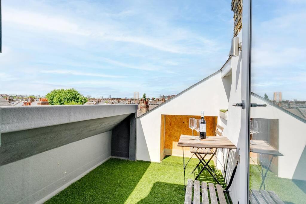 Modern 1 Bedroom Flat In Battersea Londres Exterior foto